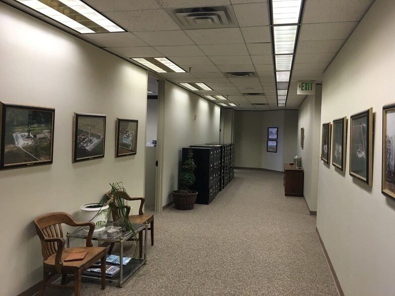 More Photos Of 2237 S Acadian Trwy, Baton Rouge Office For Lease