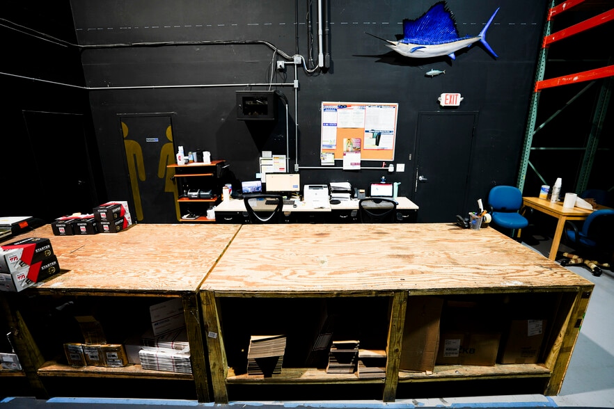 More Photos Of 7865 NW 46th St, Doral Warehouse For Lease