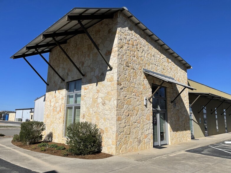 More Photos Of 109 Enterprise Pky, Boerne Loft Creative Space For Lease