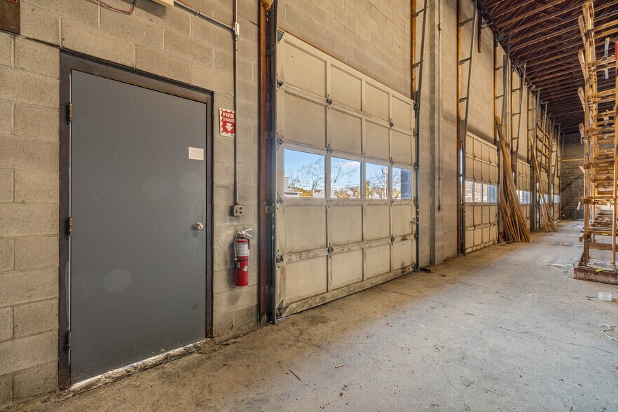 More Photos Of 45 Richards Grove Rd, Quaker Hill Service For Sale