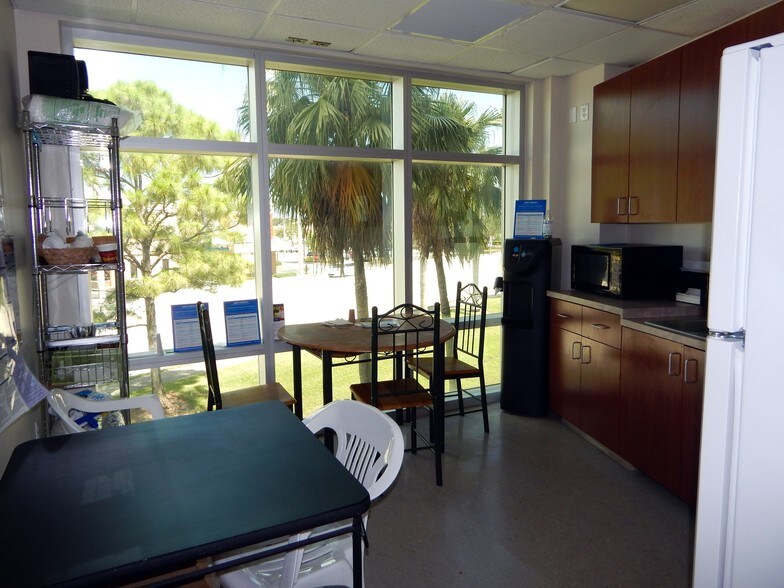 More Photos Of 1050 SE Monterey Rd, Stuart Medical For Lease