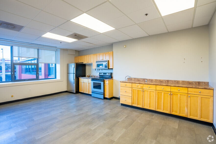 More Photos Of 810 Memorial Dr, Cambridge Office For Lease