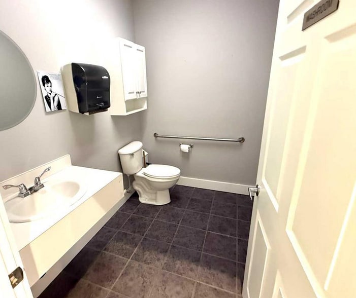 More Photos Of 5212 48 St, Red Deer Office For Sale