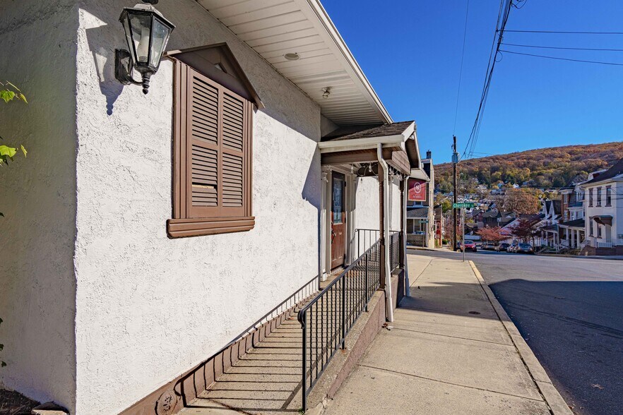 More Photos Of 754 Cherokee st, Fountain Hill Restaurant For Sale