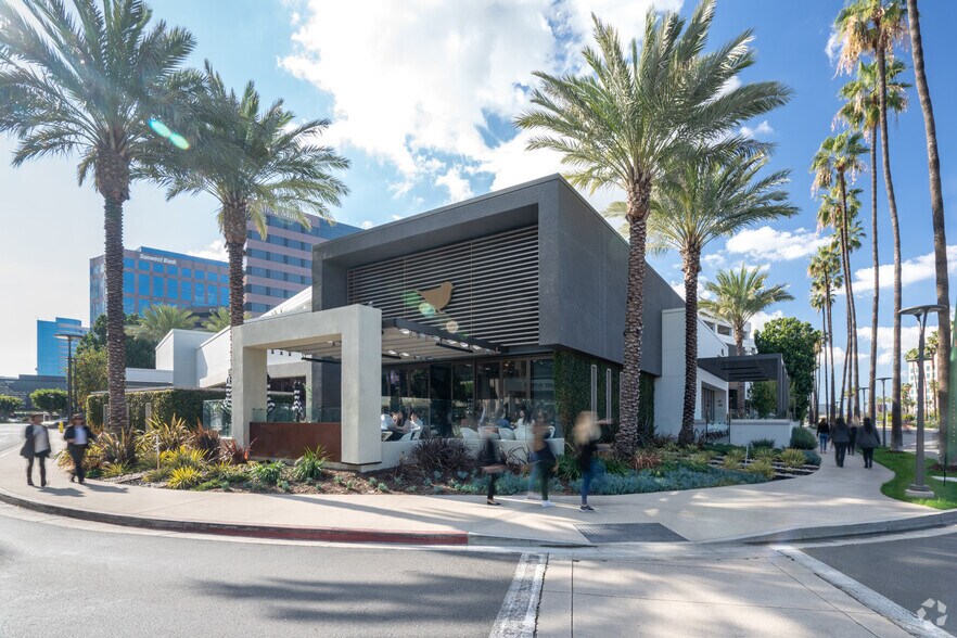 More Photos Of 2000 Main St, Irvine Restaurant For Lease