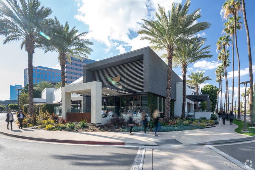 More Photos Of 2000 Main St, Irvine Restaurant For Lease