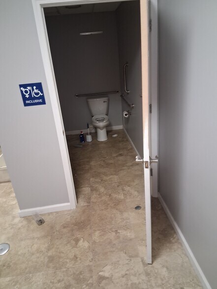 More Photos Of 1623 S Washington Ave, Lansing Office For Sale