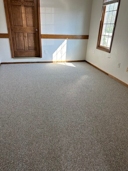 More Photos Of 304 Henriette Ave, Crivitz Office For Lease