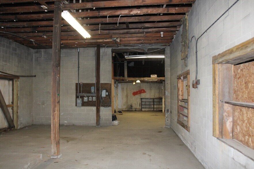 More Photos Of 7 Rod Shop Road Rd, Turners Falls Industrial For Lease