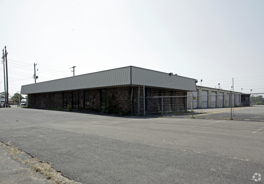 Primary Photo Of 1947 E Brooks Rd, Memphis Warehouse For Sale