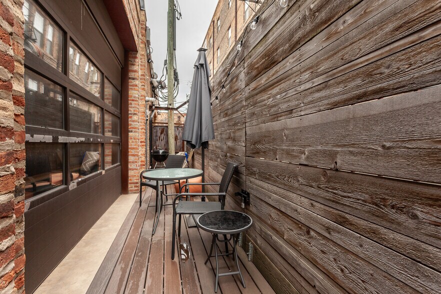 More Photos Of 2425 W 14th St, Chicago Loft Creative Space For Lease