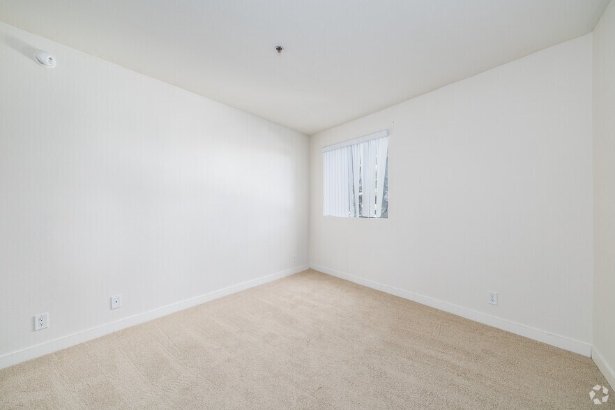 More Photos Of 740 S Burnside Ave, Los Angeles Apartments For Sale