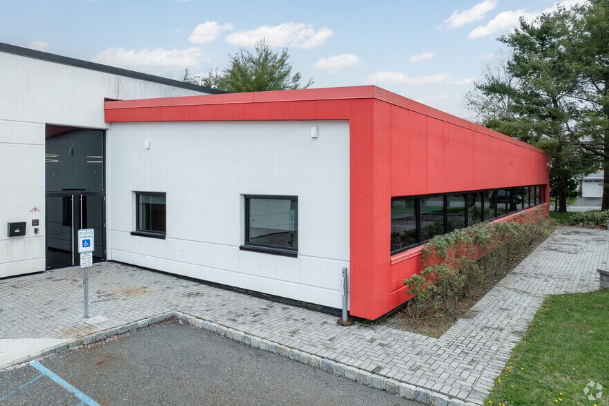 More Photos Of 140 Ludlow Ave, Northvale Manufacturing For Lease