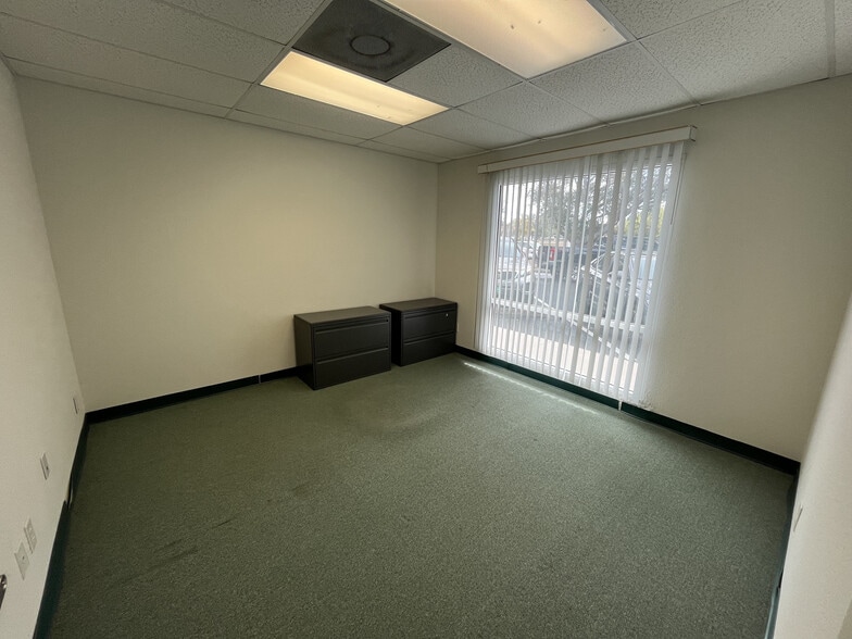 More Photos Of 1891 Porter Lake Dr, Sarasota Light Manufacturing For Sale