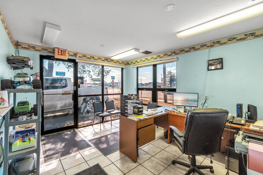 More Photos Of 6735 14th St, Bradenton Auto Repair For Sale