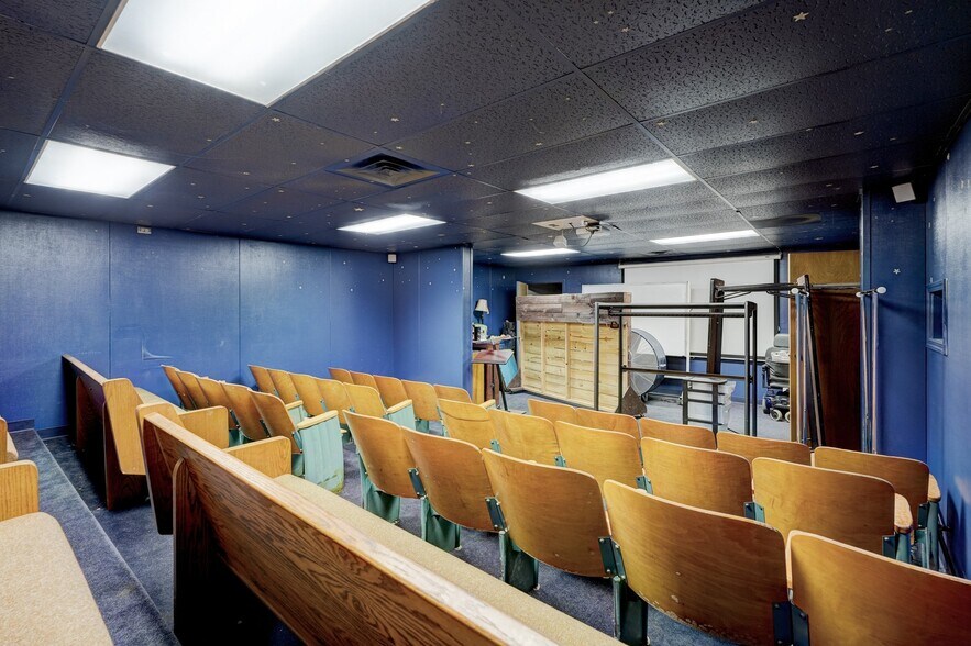 More Photos Of 1111 SW 89th St, Oklahoma City Specialty For Sale