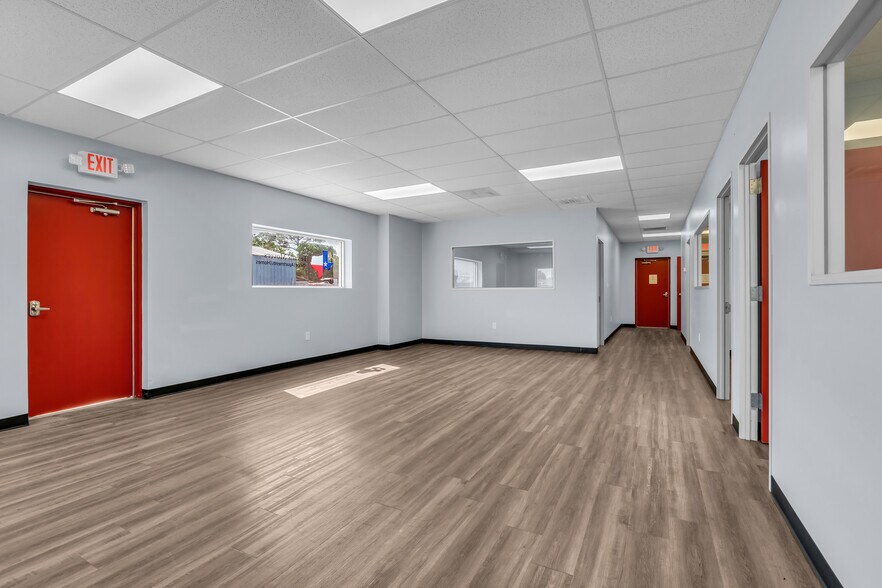 More Photos Of 6456 Cunningham Rd, Houston Industrial For Lease