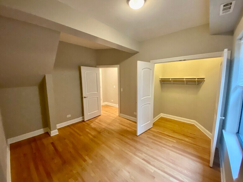 More Photos Of 6557 S Minerva Ave, Chicago Apartments For Sale