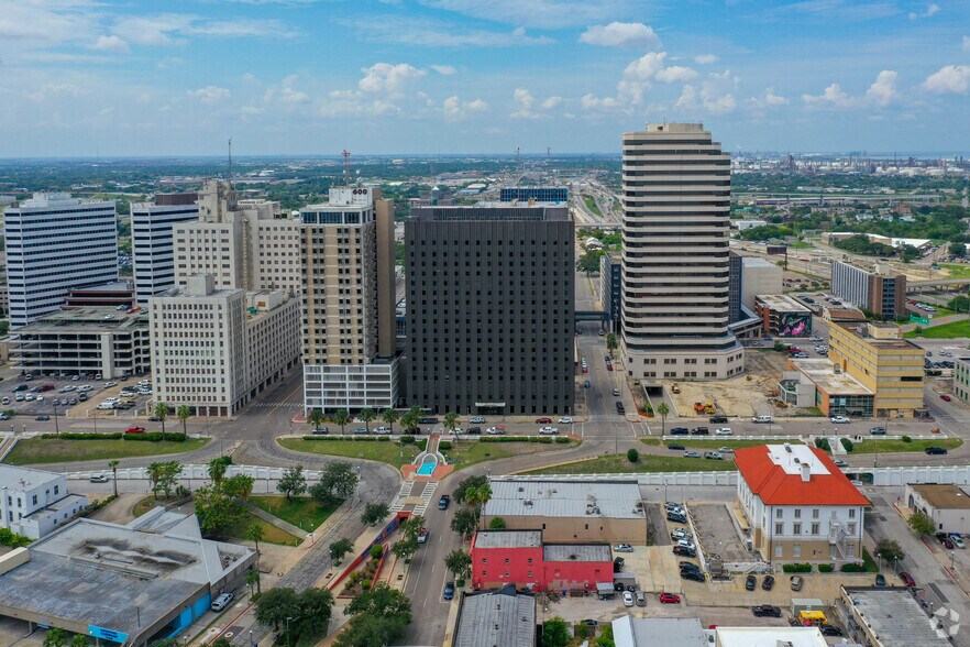 More Photos Of 615 N Upper Broadway St, Corpus Christi Office For Lease