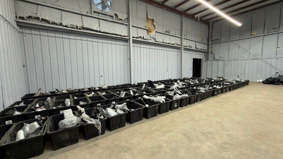 More Photos Of 2800 Delano St, Pensacola Warehouse For Lease