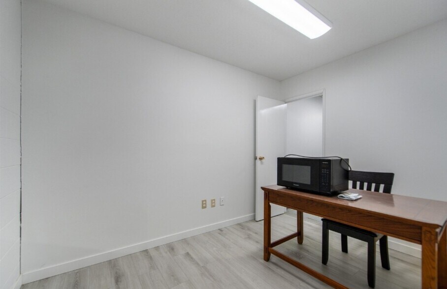 More Photos Of 7550 River Rd, Delta Service For Lease