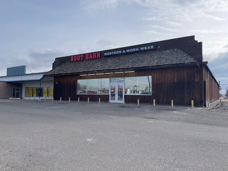 More Photos Of 727 N Federal Blvd, Riverton General Retail For Sale