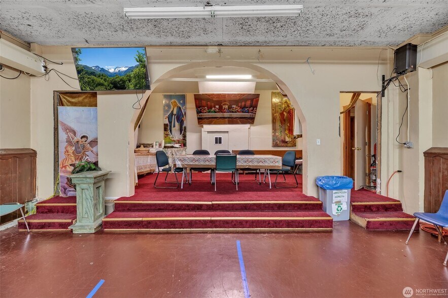 More Photos Of 12327 15th Ave NE, Seattle Religious Facility For Sale