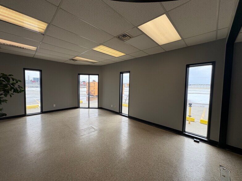 More Photos Of 10271 279 St, Acheson Manufacturing For Lease