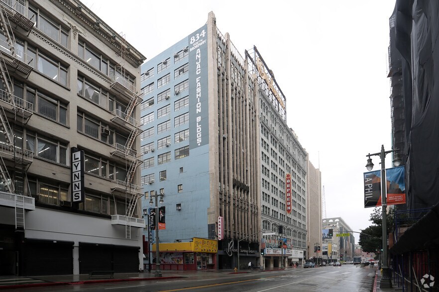 More Photos Of 830-834 S Broadway, Los Angeles Office For Lease