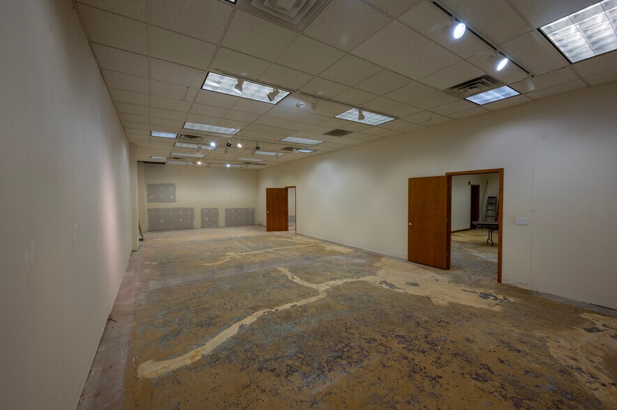 More Photos Of 1301-1305 SE Grand Ave, Portland Storefront For Lease