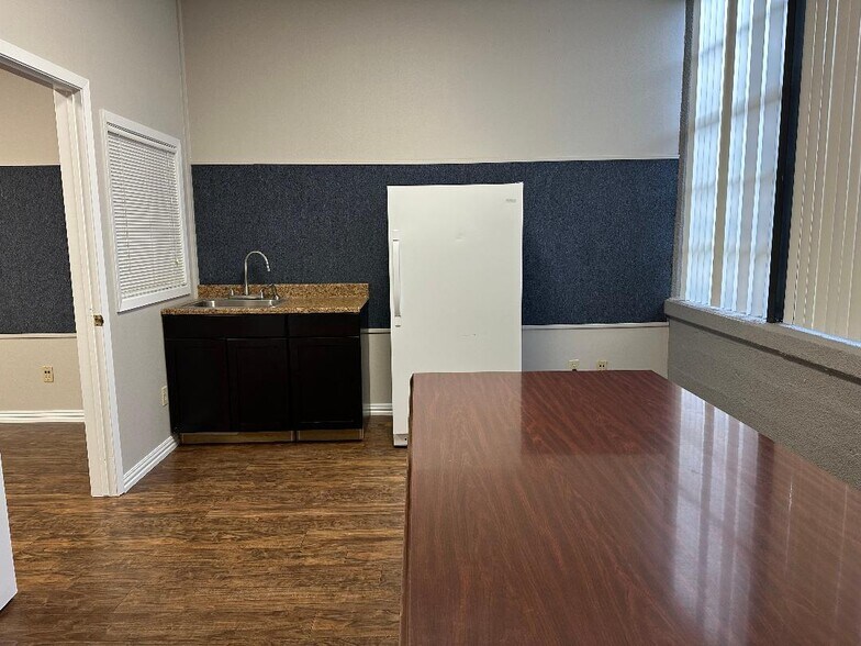 More Photos Of 101 Uhland Rd, San Marcos Research And Development For Lease