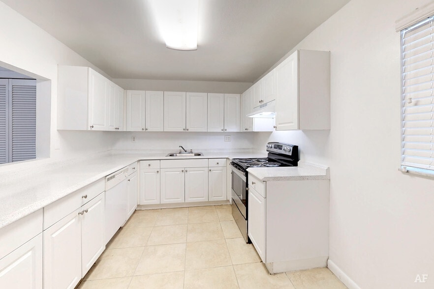 More Photos Of 8445 Springtree Dr, Sunrise Apartments For Sale