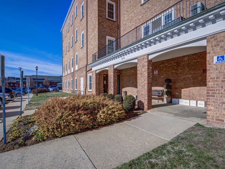 More Photos Of 313 Park Ave, Falls Church Medical For Lease