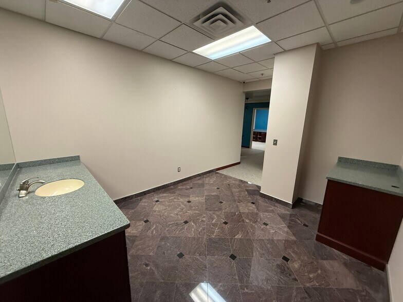 More Photos Of 39525 14 Mile Rd, Novi Medical For Lease