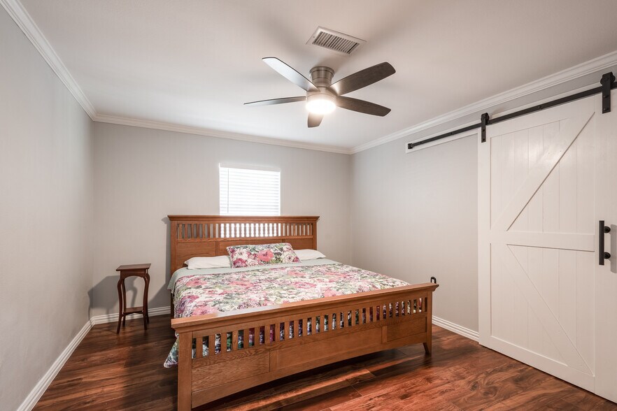 More Photos Of 11620 Fostoria Rd, Cleveland Office For Sale