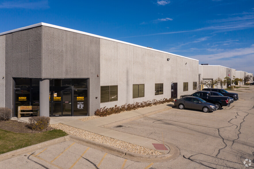 Primary Photo Of 901 S Rohlwing Rd, Addison Warehouse For Lease