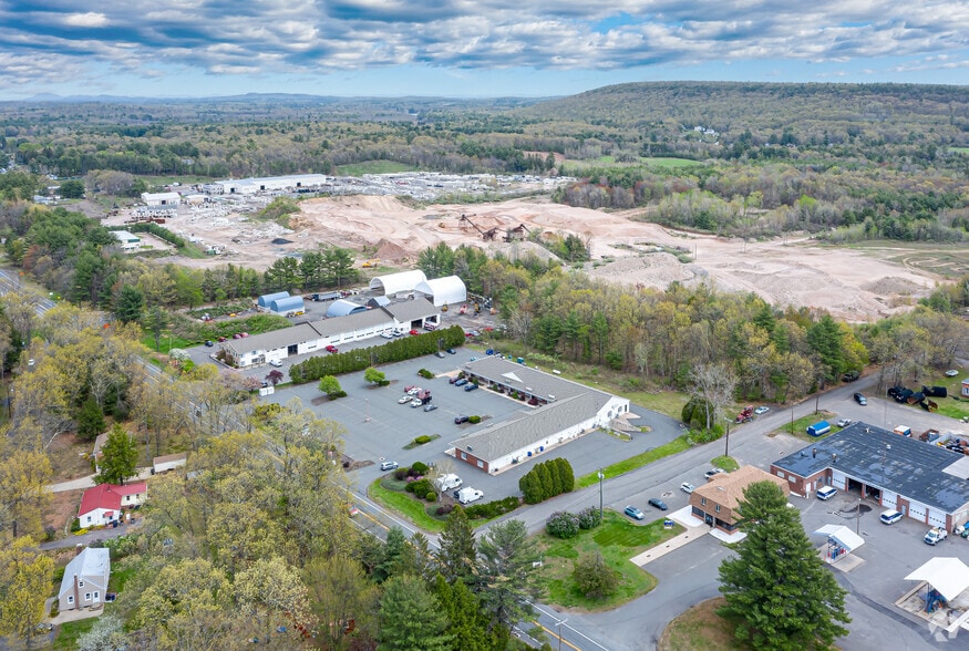 More Photos Of 518 Salmon Brook St, Granby Unknown For Lease