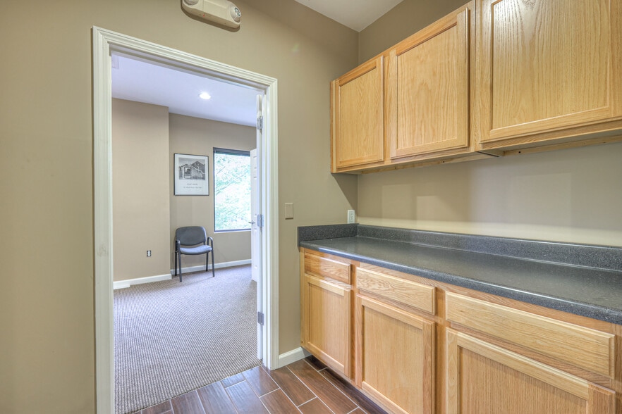 More Photos Of 106 Mission Ct, Franklin Office For Sale