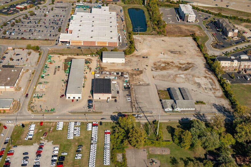 More Photos Of 1630 Broadway St, Clarksville Warehouse For Sale