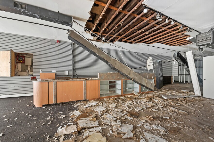 More Photos Of 507 32nd St, Union City Storefront Retail Office For Sale