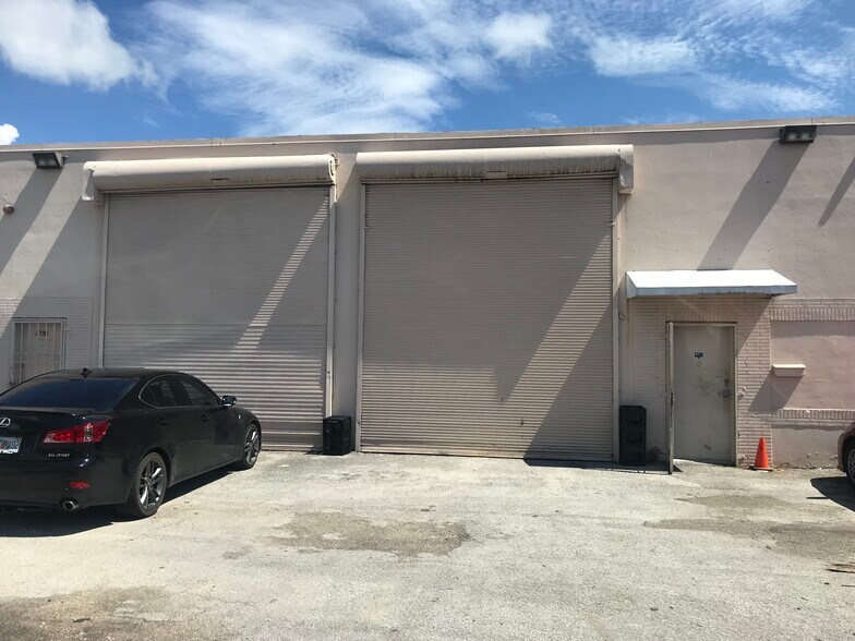 More Photos Of 2751-2755 NW 75th St, Miami Warehouse For Lease