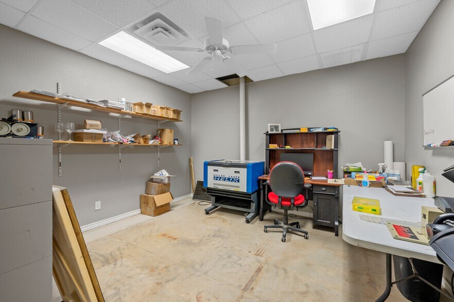 More Photos Of 219 Ave C, Rosebud General Retail For Sale