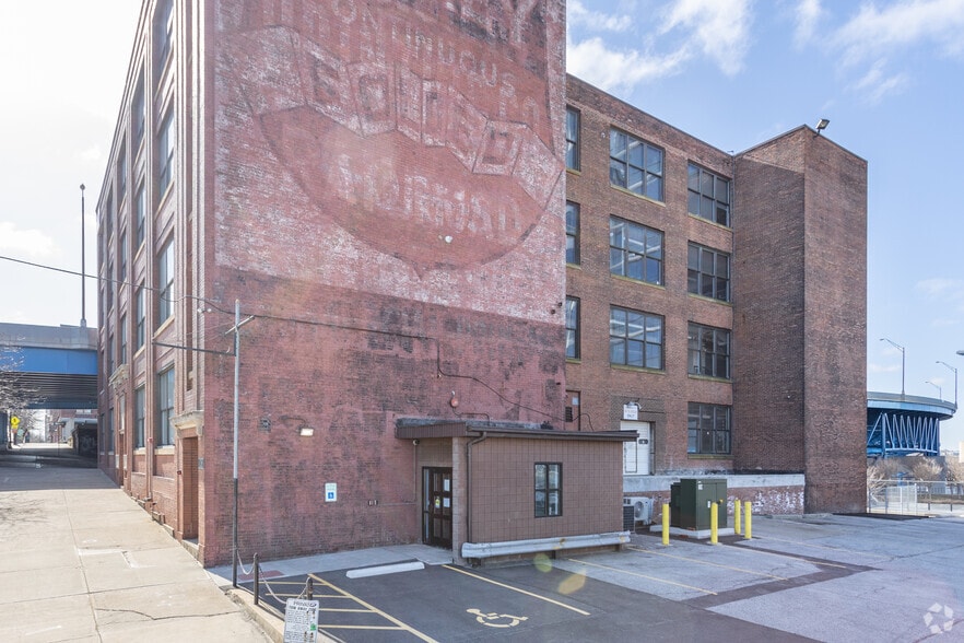 More Photos Of 1138 W 9th St, Cleveland Office For Lease