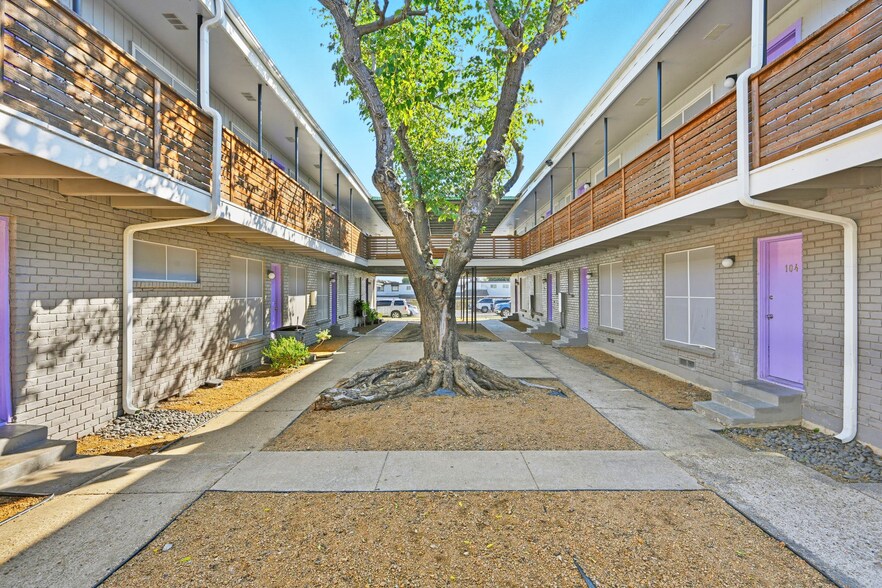 Primary Photo Of 220 S Jupiter Rd, Garland Apartments For Sale