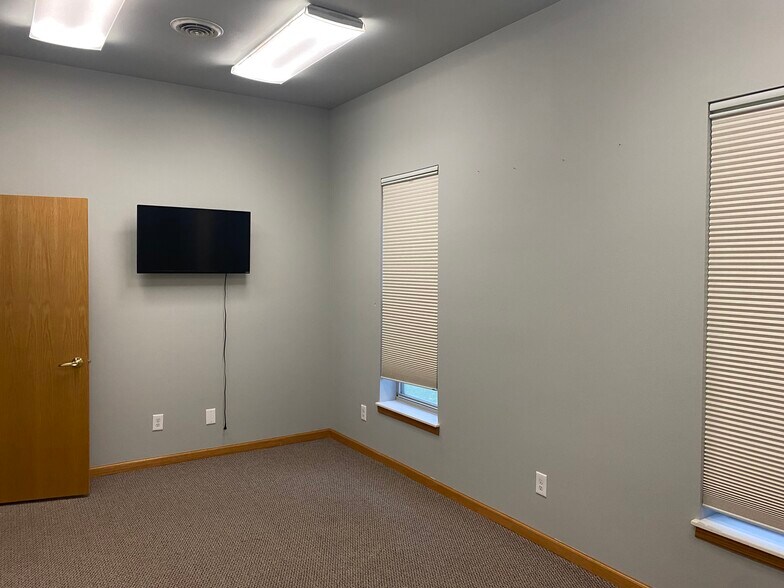 More Photos Of 513-515 W Main St, Sun Prairie Office For Sale