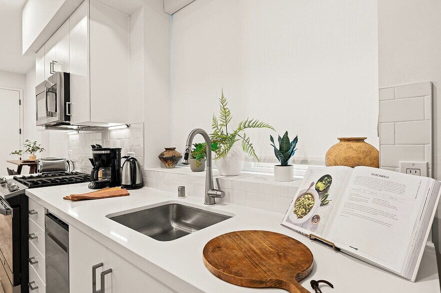 More Photos Of 660 N Oxford Ave, Los Angeles Apartments For Sale