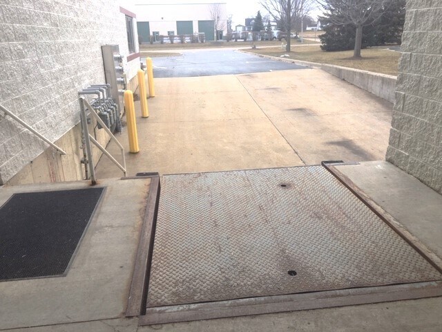 More Photos Of 2742 Barney Ct, McHenry Warehouse For Lease