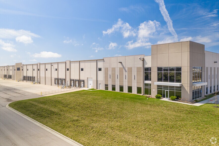 More Photos Of 16575 S Theden St, Olathe Distribution For Lease