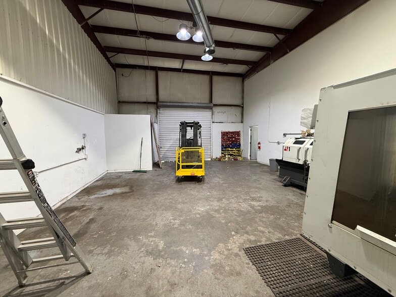 More Photos Of 2532 Hibiscus Dr, Edgewater Warehouse For Sale