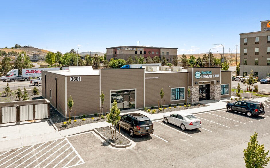 More Photos Of 3601 Plaza Way, Kennewick Storefront Retail Office For Lease
